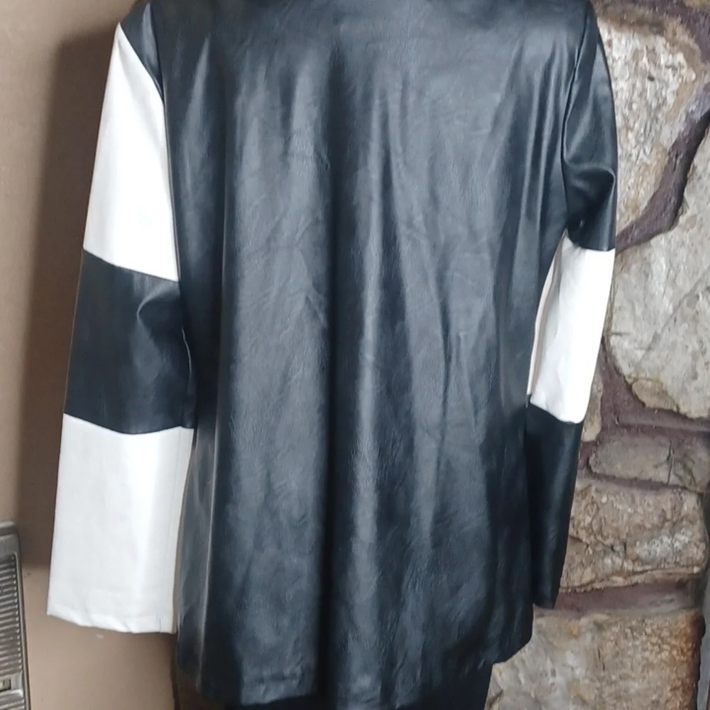 Lighweight Faux Leather Long Blazer New - Picture 3 of 3